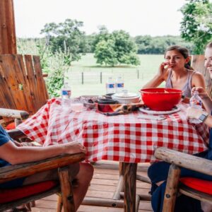 Cara Hemat Makan Saat Liburan Tanpa Mengurangi Keseruan